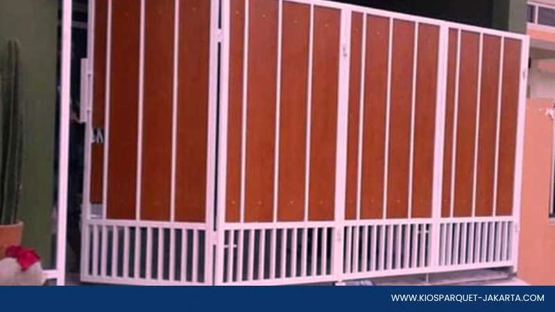6 Jenis Kayu untuk Pagar yang Kuat dan Tahan Jamur 4 pagar kayu merbau