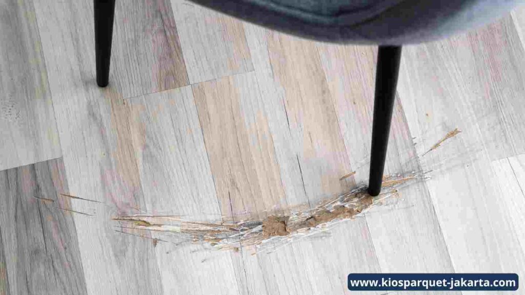 Ini Dia 4 Faktor yang Bisa Merusak Lantai Kayu 5 Menyeret Furnitur