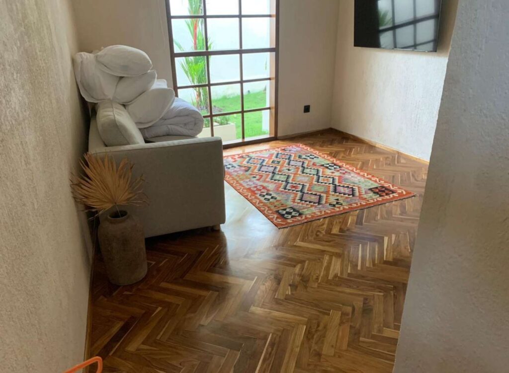 Perbandingan Lantai Kayu dan Epoxy, pilih satu ini! 3 Perbandingan Lantai epoxy dan Kayu 2